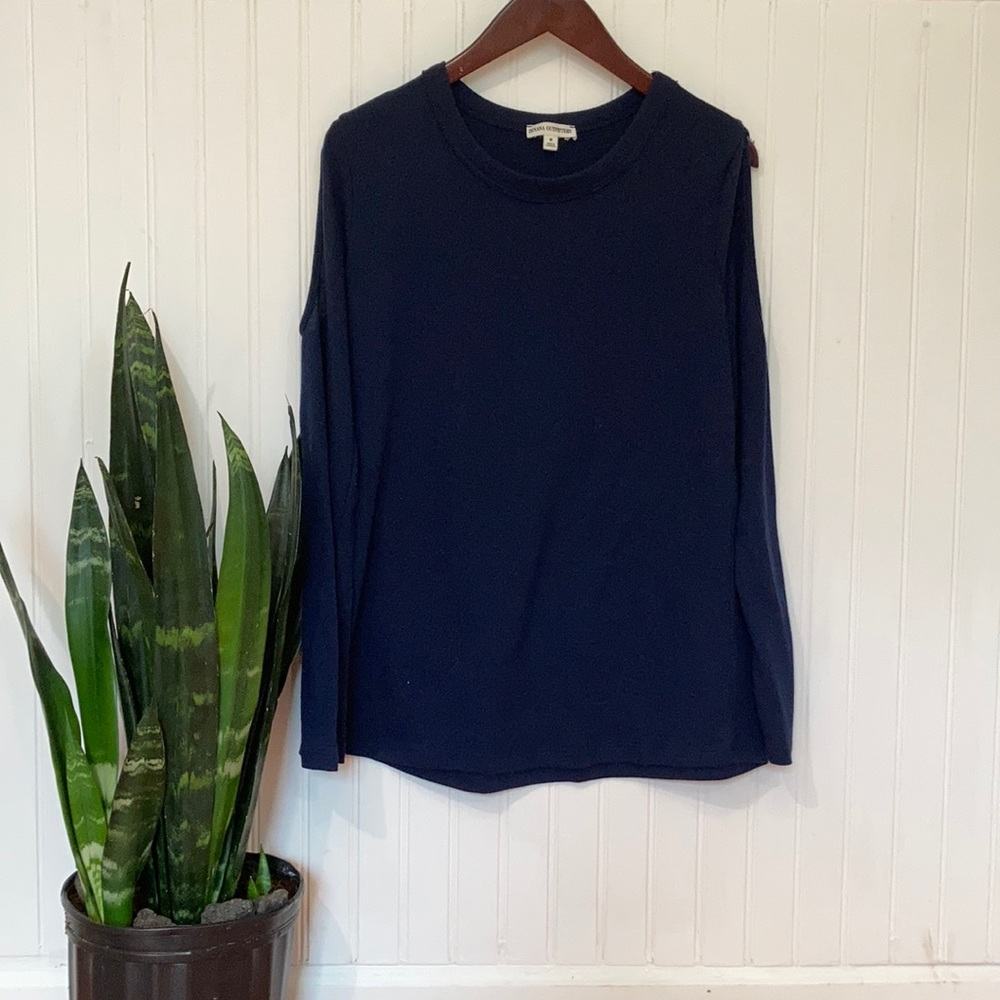 Zenana Outfitters cold shoulder top